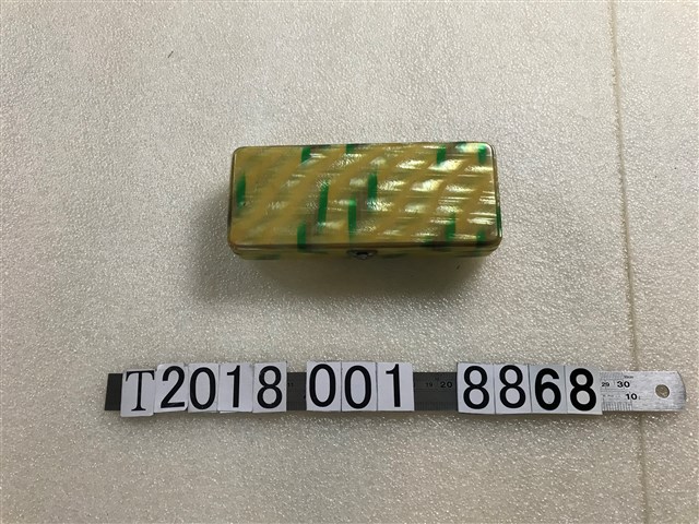 長方形黃底綠彩繪賽璐璐塑膠化妝盒 (共1張)