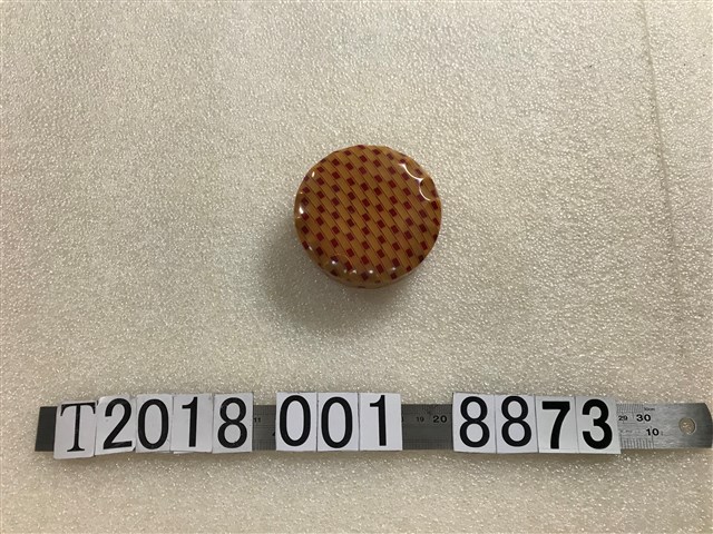 圓形黃底紅格紋賽璐璐塑膠化妝盒 (共1張)