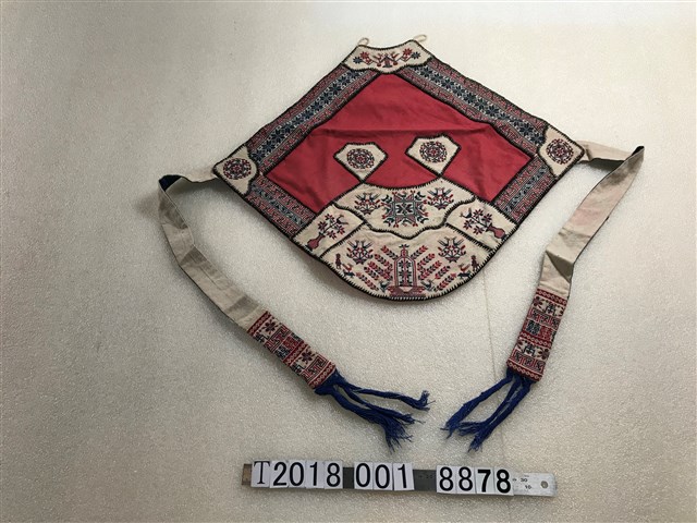 紅底平埔族肚兜 (共1張)