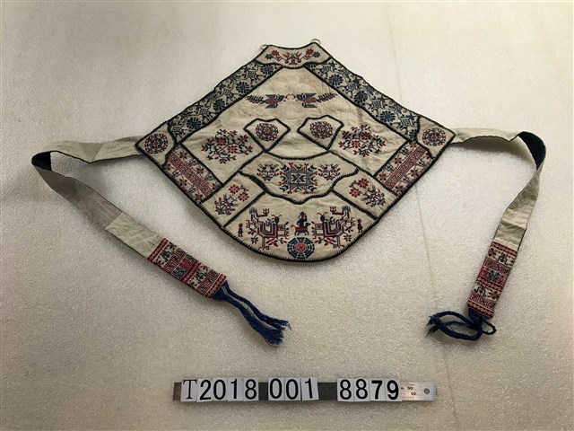 白底平埔族肚兜 (共1張)