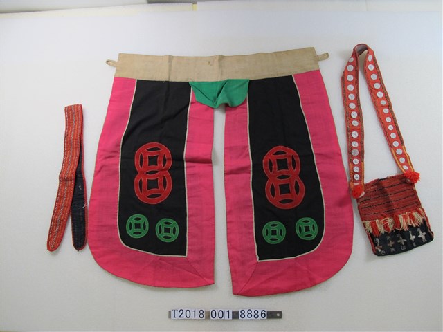 平埔族背包與裙服與綁帶 (共1張)