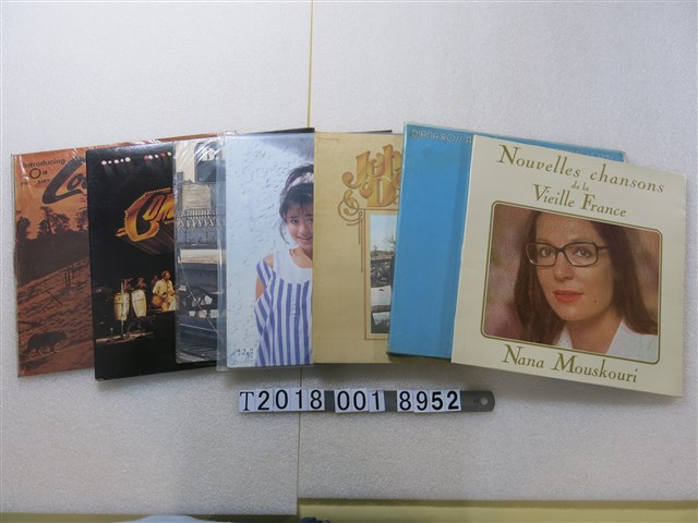 娜娜‧穆斯庫莉與先鋒唱片等黑膠唱片 (共1張)