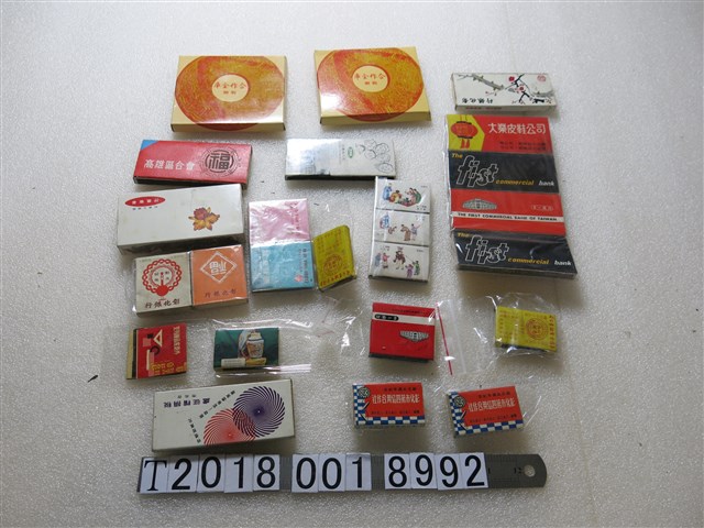 稅捐稽徵處與合作金庫等各式銀行火柴盒 (共1張)