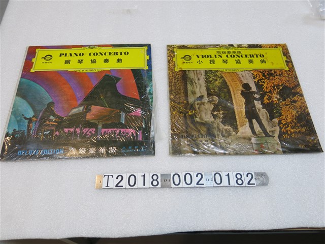 神鷹唱片公司出品《鋼琴協奏曲》與《小提琴協奏曲》黑膠唱片 (共2張)