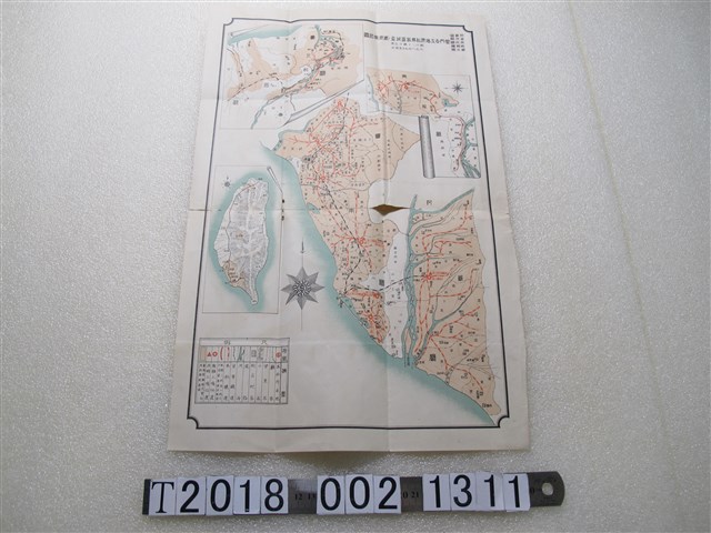 〈三十萬分之一臺灣各廳管內各工場原料採取區域並鐵道線路圖〉 (共1張)