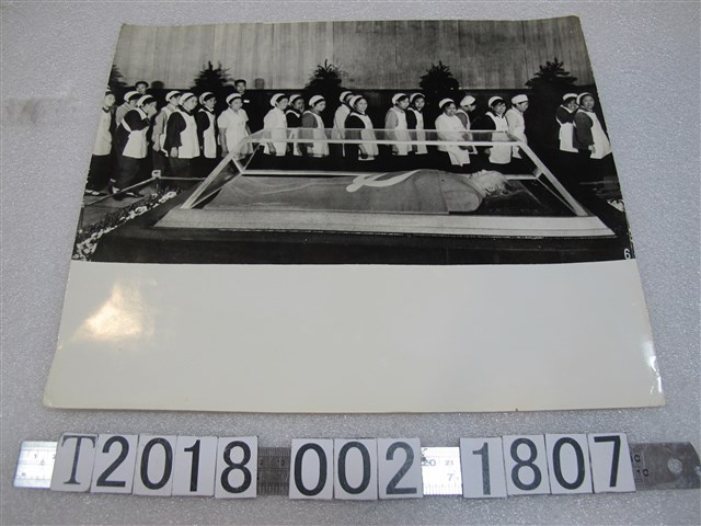 瞻仰毛澤東遺容黑白照片 (共1張)