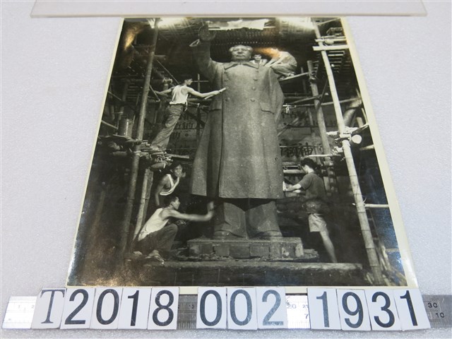 塑立毛澤東雕像照 (共1張)