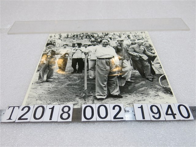 毛澤東參加北京十三陵水庫義務勞動工作照 (共1張)
