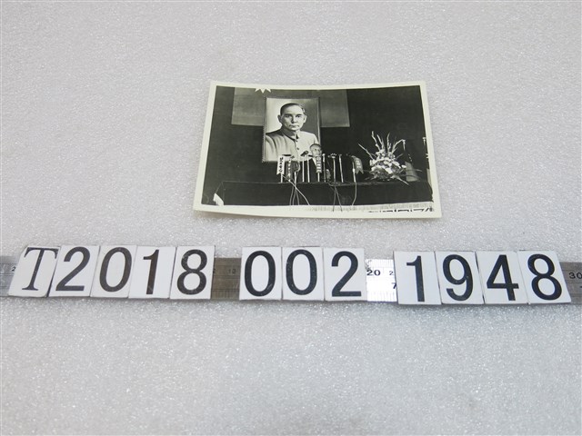 臺灣省主席黃杰在臺灣省九年國民義務教育聯合開學典禮上發表演說照 (共1張)