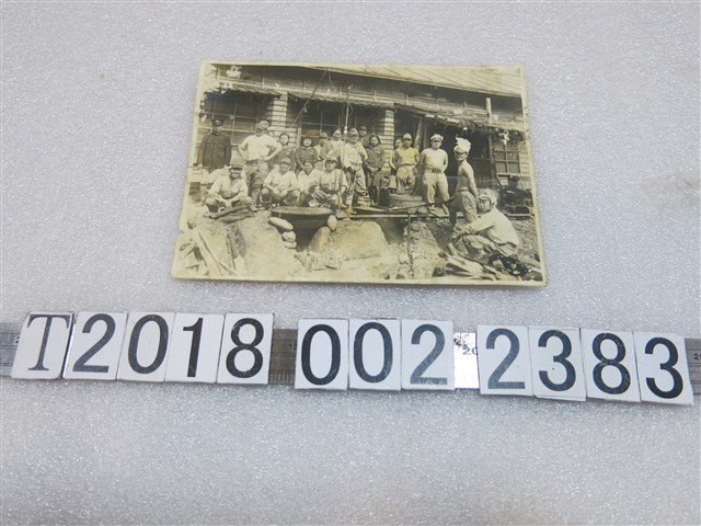 愛國婦人會慰問戶外埋鍋造飯皇軍照片 (共2張)