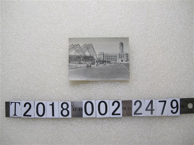 臺灣總統府與三輪車及腳踏車與天主堂圖片 (共2張)