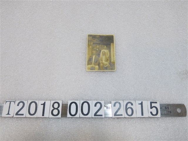 四名男子於臺灣議會期成同盟會本部拍攝照片 (共1張)