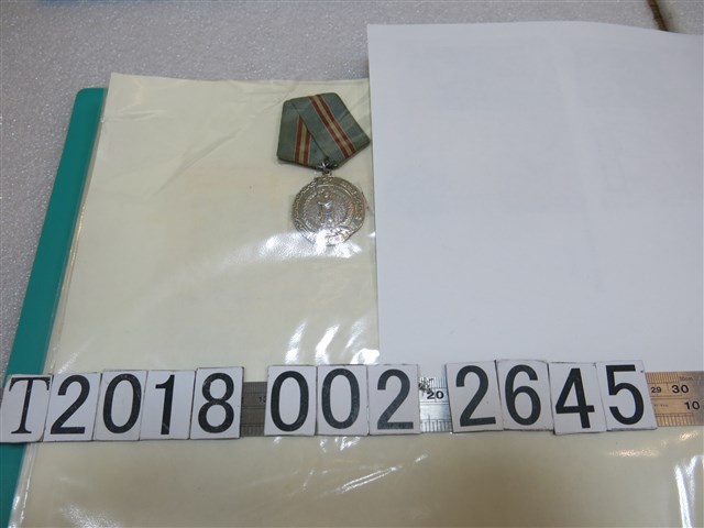 解放華中南紀念章 (共1張)