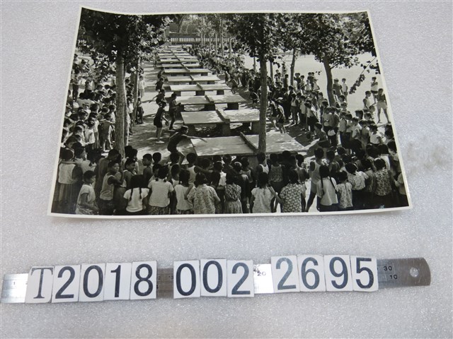 桌球對打群眾圍觀黑白照片 (共1張)