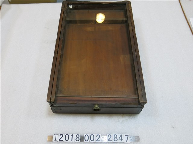 兩層透明玻璃面木箱盒 (共1張)