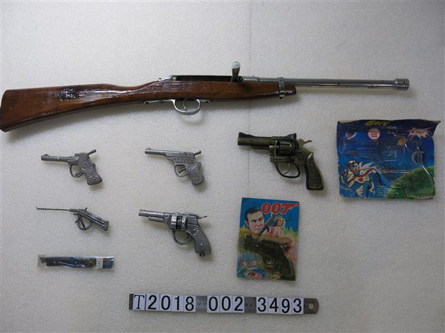 1951式與M777等金屬玩具槍 (共1張)