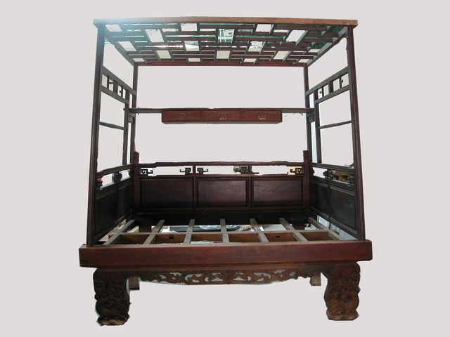 朱漆螺腳螭虎八腳紅眠床