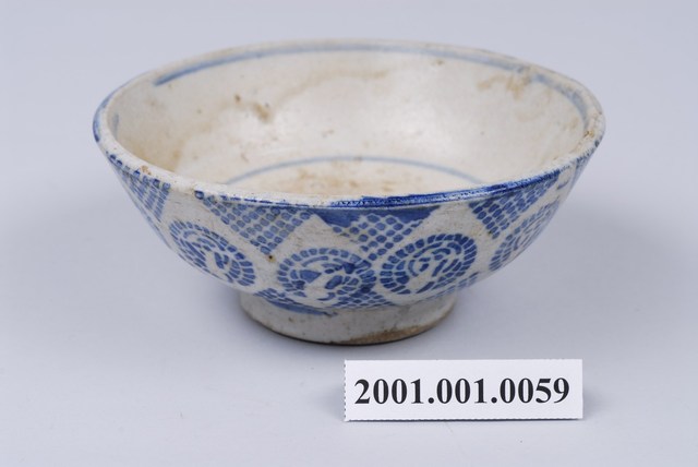 青花印花鶴紋碗