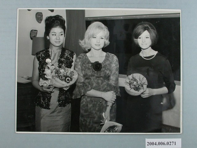 中國小姐林素幸與比利小姐合影照片