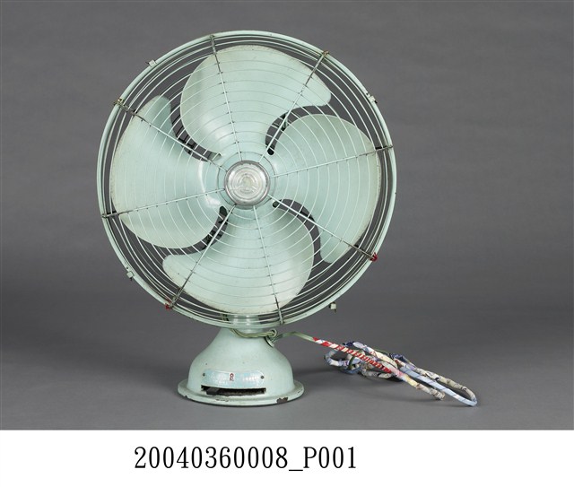大同製鋼機械公司製淺綠漆鐵製電風扇