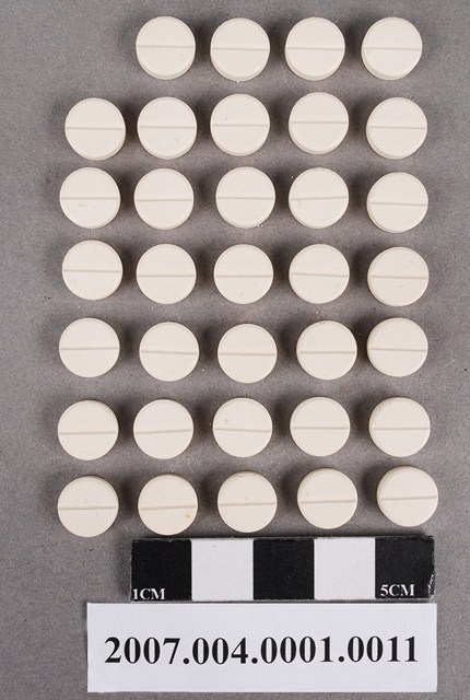 圓形米色一字刻痕藥錠