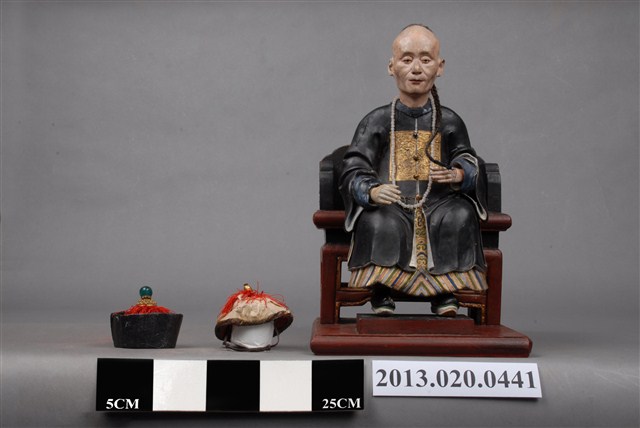 新竹周玉樹官服泥塑像與冬夏帽組