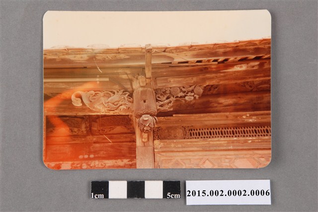 進士第屋簷下的木造斗拱與懸魚雕花