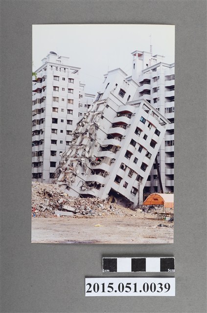 921地震臺中大里金巴黎大樓倒塌