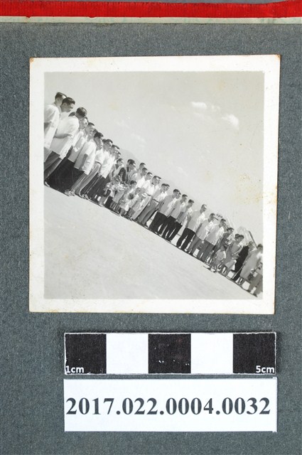 臺北市鄭氏宗親會歡迎鄭成功後代鄭審一父子接機照