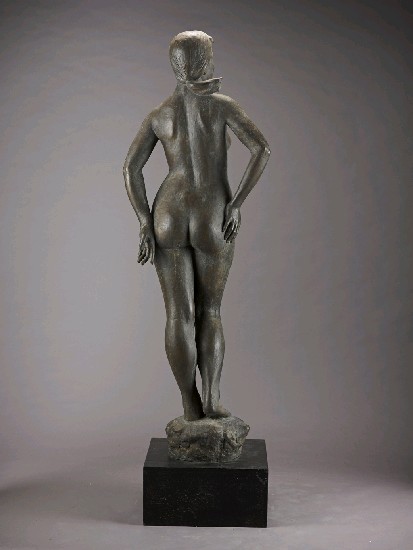 藏品:空間裡站立的人像的(3)張圖片