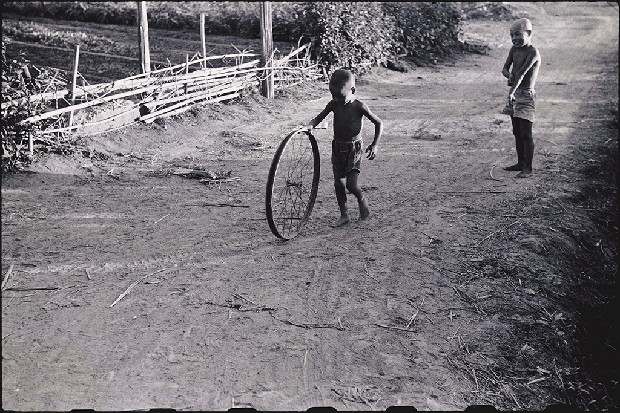 藏品:作品320(玩鐵輪)的(1)張圖片