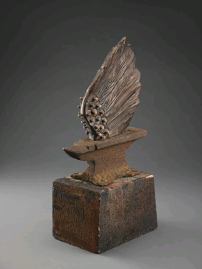 藏品:歷史殘骸系列之3:在鐵砧上有螺絲的翅膀的(2)張圖片