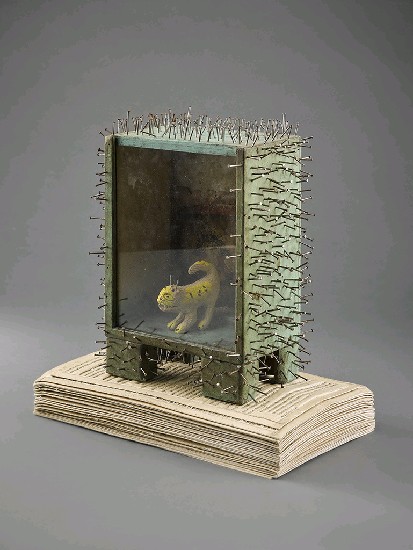 藏品:歷史殘骸系列之6:在紙板上有老虎爺的木箱的(3)張圖片