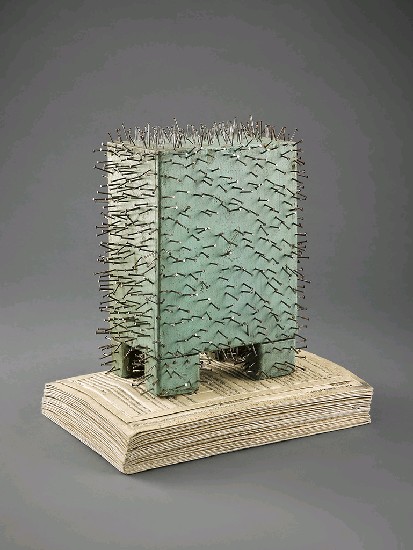 藏品:歷史殘骸系列之6:在紙板上有老虎爺的木箱的(4)張圖片