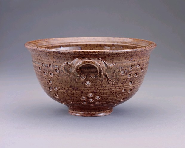 藏品:鏤空雙耳碗的(2)張圖片