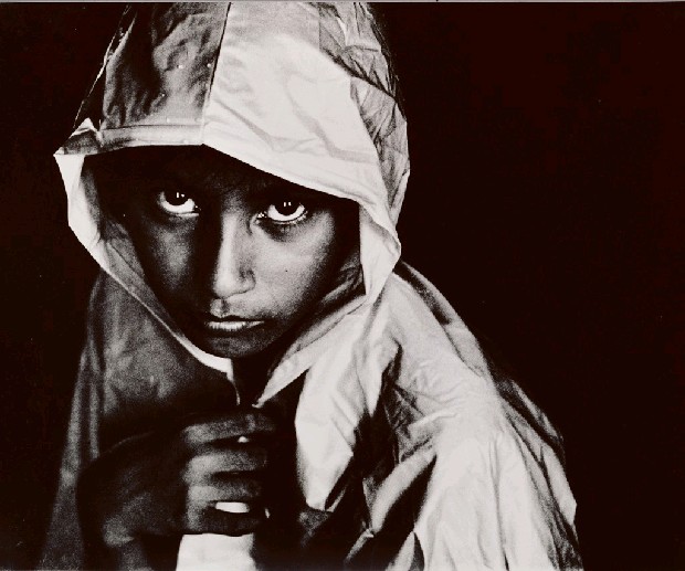 藏品:穿雨衣的女孩的(1)張圖片