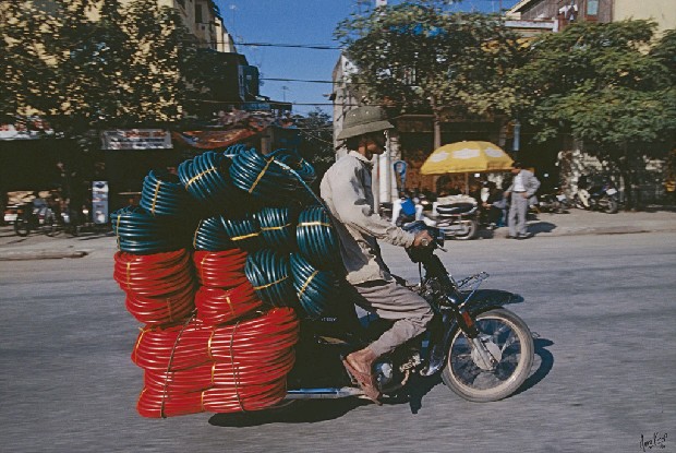 藏品:超負載的機車-園藝水管     的(1)張圖片