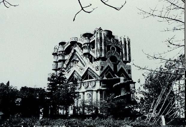 藏品:廢墟迷走II:遠離家園的(12)張圖片