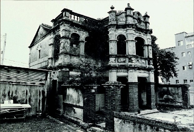 藏品:廢墟迷走II:遠離家園的(30)張圖片