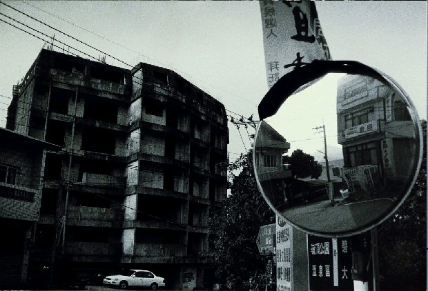 藏品:廢墟迷走II:遠離家園的(32)張圖片