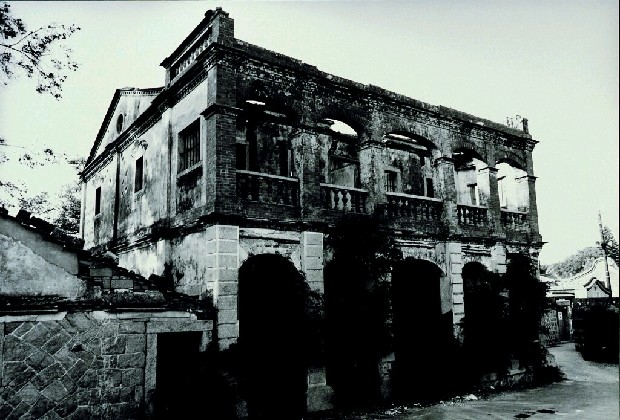 藏品:廢墟迷走II:遠離家園的(42)張圖片