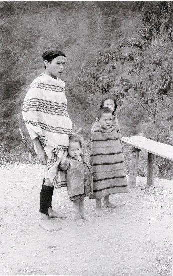 藏品:戰前戰後系列-原住民家族的(1)張圖片