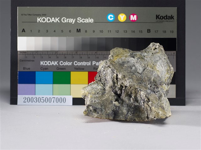 硫砷銅礦(enargite)的圖片