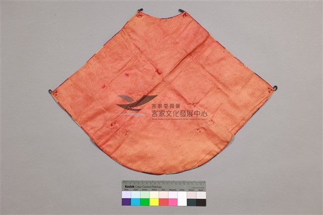 綠底金蔥線折枝花鳥紋肚兜藏品圖，第2張