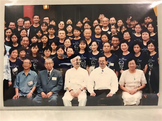 鹽分地帶文藝獎得獎與扁合照3 (陳水扁總統頒獎相片)藏品圖，第1張