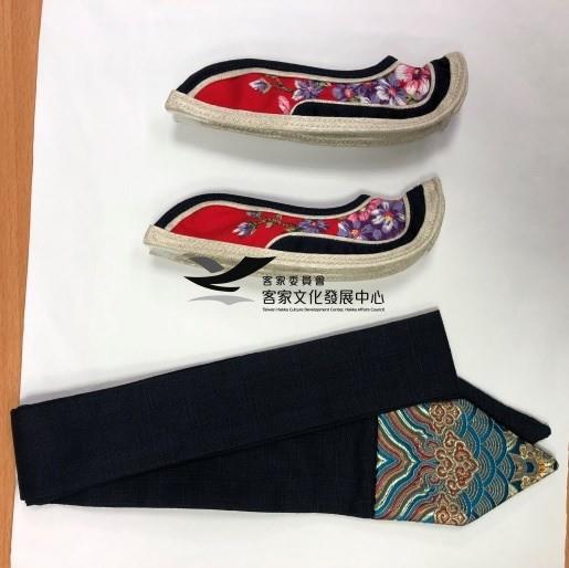 尿尿小童客家傳統服飾:勾嘴鞋藏品圖，第1張