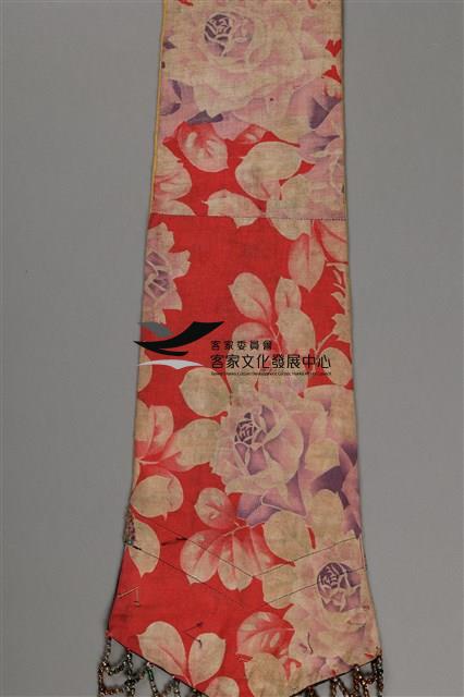 黃緞地牡丹彩繡劍帶藏品圖，第12張