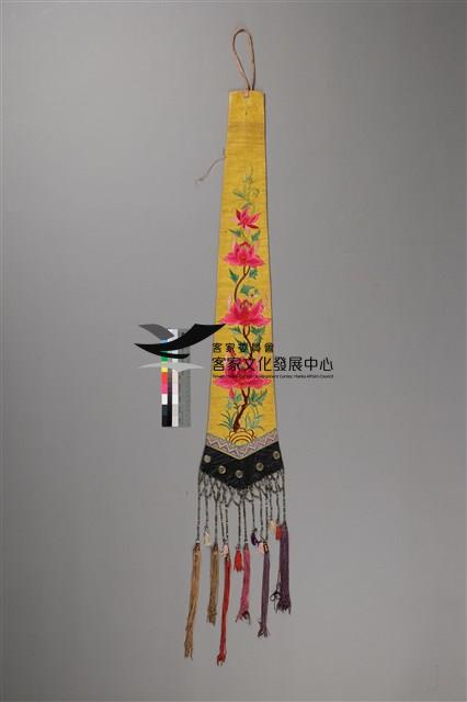 黃緞地牡丹彩繡劍帶藏品圖，第3張