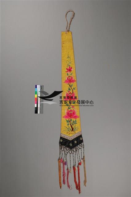 黃緞地牡丹彩繡劍帶藏品圖，第9張