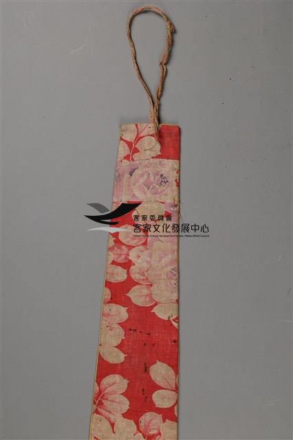 黃緞地牡丹彩繡劍帶藏品圖，第11張